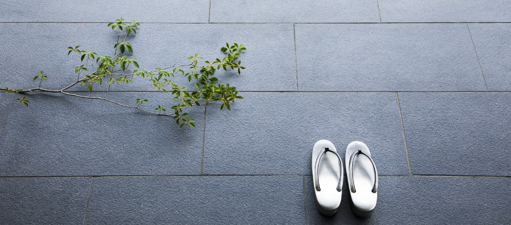 大判の床タイルです。住宅の玄関におススメです。