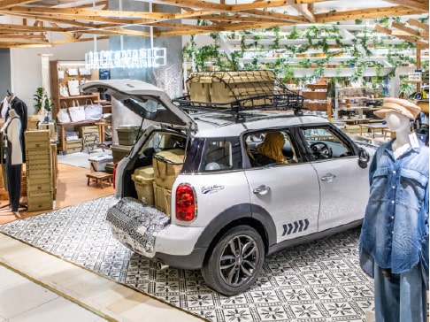 ライフスタイルショップで装飾タイルをカジュアルなイメージに!