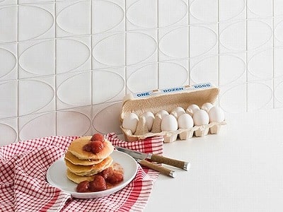 美しい魚の鱗のようなデザインをイメージしたタイル