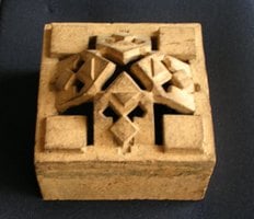 「照明テラコッタ」
            寸法：約125x125x65(奥行)
            縦横はレンガ2枚分のモジュール寸法になっている。