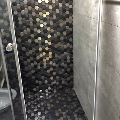 トイレの壁 海外でのタイル施工事例