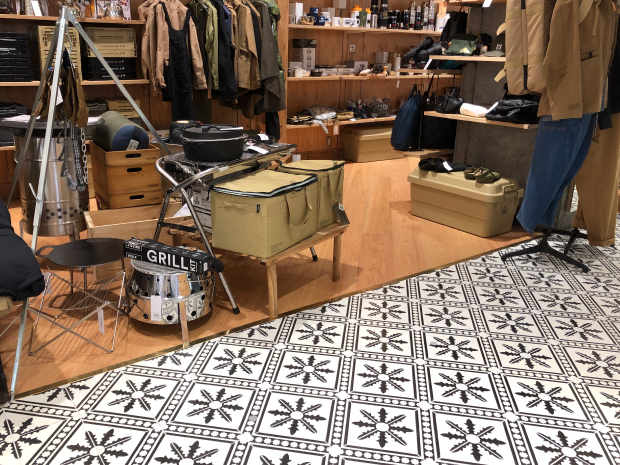 「カフェスタンド併設のオシャレな店内装飾」の画像1枚目